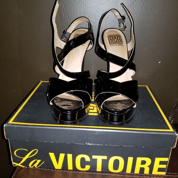 Shoes - Picture 2 of 4